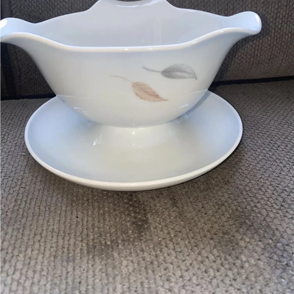 Bing & Grondahl Falling Leaves Gravy‎ Boat with Plate